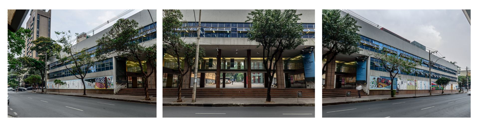 três fotos do prédio anexo da Biblioteca Púbica tiradas da rua Bahia. As fotos, separadas apenas por faixas verticais brancas, tentam contemplar toda a dimensão e estrutura do prédio. A foto central está de frente para a Passarela Cultural, passagem que liga a Rua da Bahia com a Praça da Liberdade.